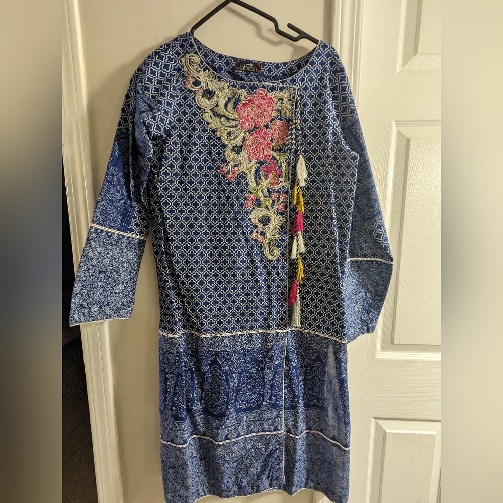 Salwar kameez suit.